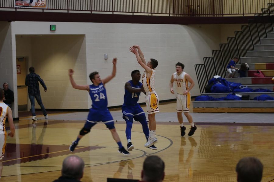 SPLASH%3A+Horsley+lines+up+a+three+and+knocks+it+down.