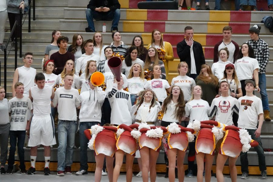 TRIBE%3A+Riley+Heward+in+full+Native+American+get+up+joins+other+Pep+Club+members+in+cheering+on+the+Braves.+