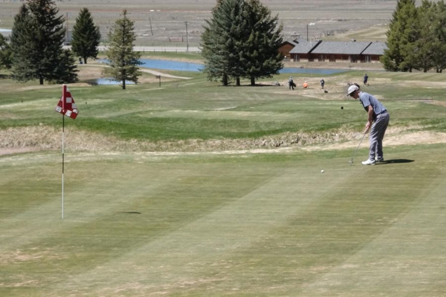 ROLLING%3A+Junior+Jake+Johnson+waits+for+a+long+putt+to+drop+on+number+18+at+Star+Valley+View+at+the+Braves+Invite+in+April.
