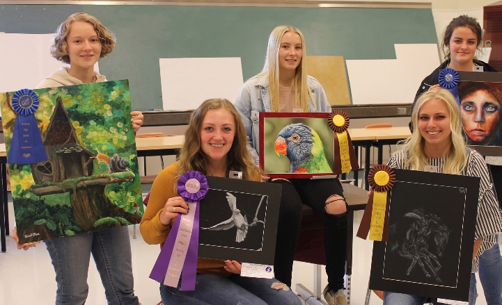 CHEESE%3A+five+art+symposium+superstars+from+SVHS+pose+for+a+picture.+