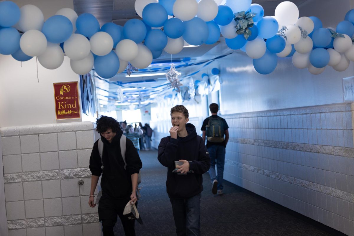 Students walk under a winter themed balloon arch between classes. Freshman put together many winter decorations, while adding a touch of fake snow to the widows to represent their class pride. Paige Gamble shares her thoughts on the freshman’s hallway: “I just loved how we had a lot of people come and help, and I loved how everyone was super excited to do it. It was lots of fun.”
