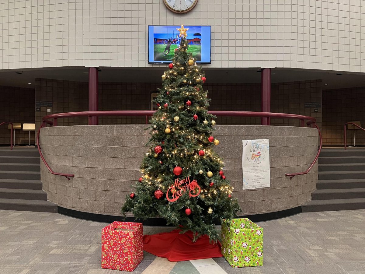 The school Christmas tree makes the commons looks festive. The tree brings joy to students while walking by. Jeff Johnson added, "It's just fun to see the smiles on people's faces and just the excitement, just a fun time of year. Not for everybody, sometimes it can be hard, but it's fun, I think, just to see people give a little and try to build each other up."