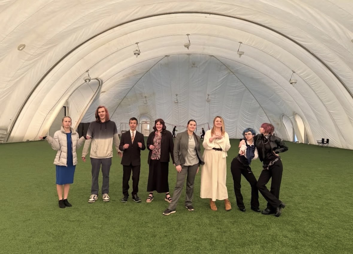 Members of the speech and debate team gather in the corridor between rounds to prepare for their upcoming flights. The tournament required students to balance their own performance schedules with the opportunity to observe other rounds and learn from the diverse styles of their competitors. “It’s been really good, and I’ve genuinely enjoyed it. Competing, watching other people perform, and getting feedback has made the whole weekend exciting and worthwhile," said Paizlee Kuhlman